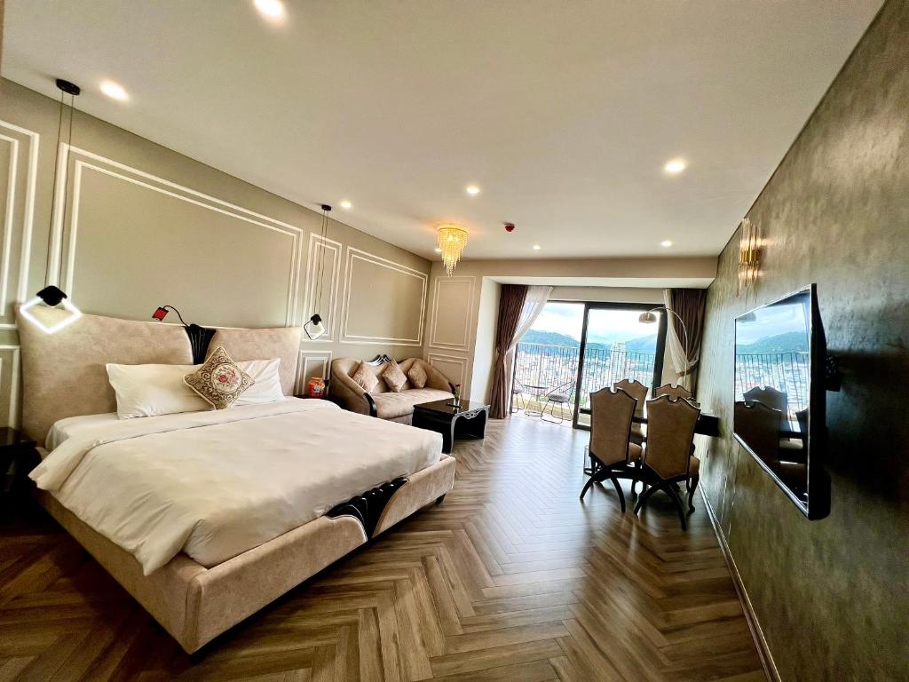 Giường trong phòng chung tại Gold Coast Luxury Apartment Nha Trang