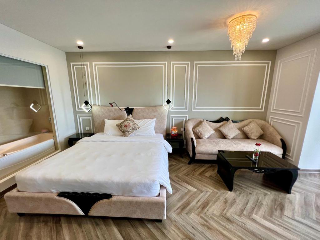 Giường trong phòng chung tại Gold Coast Luxury Apartment Nha Trang