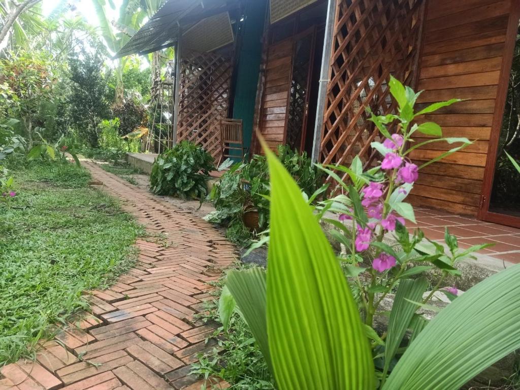 Happy Farm Tien Giang Homestay - Deluxe Double Or Twin Room With Garden View