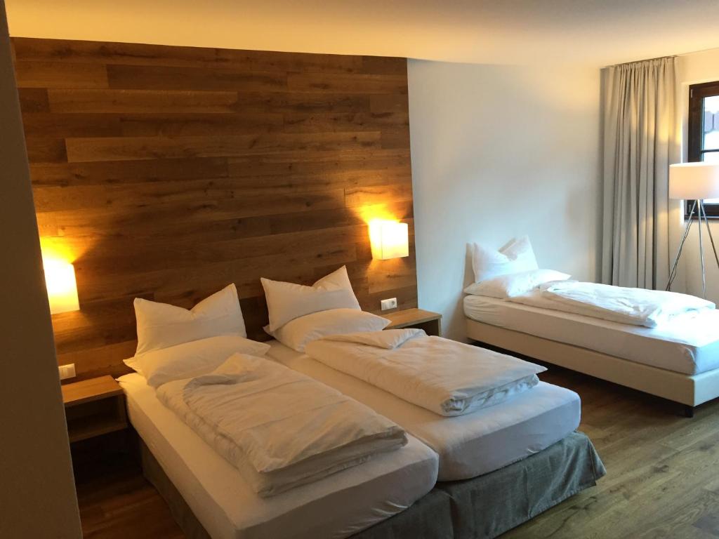 Postel nebo postele na pokoji v ubytování Hotel Café Schatz