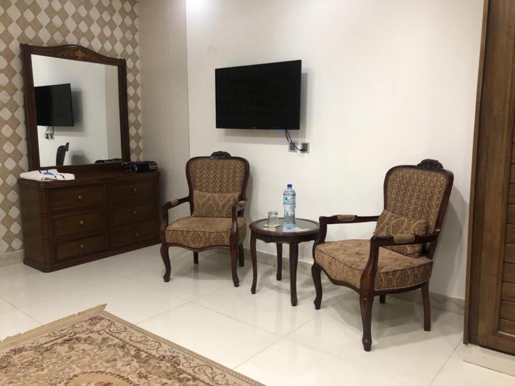 Canadian Inn Islamabad - 