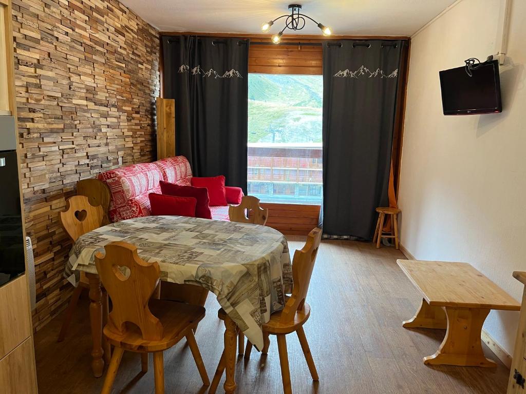 Posedenie v ubytovaní Les arcs 2000 appartement 5 personnes Aiguille rouge
