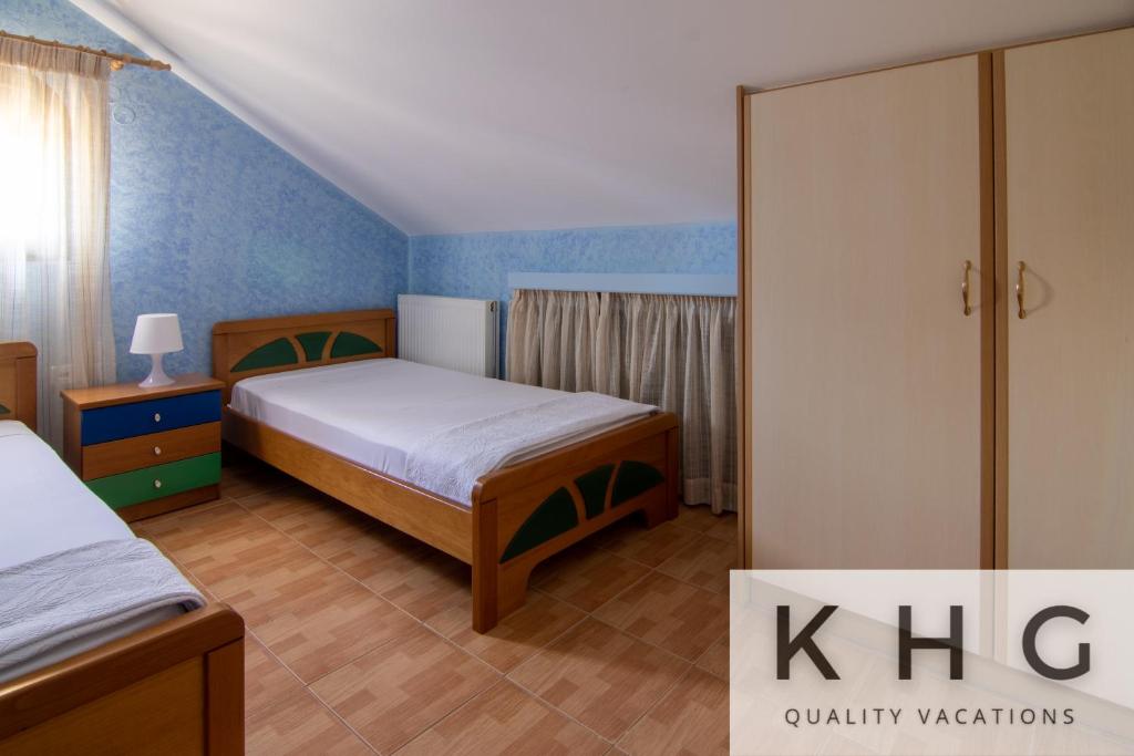 Postel nebo postele na pokoji v ubytování Villa Harmony in Lourdata