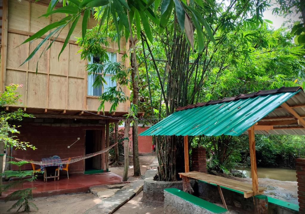Zahrada ubytování Sigiriya River Side Villa