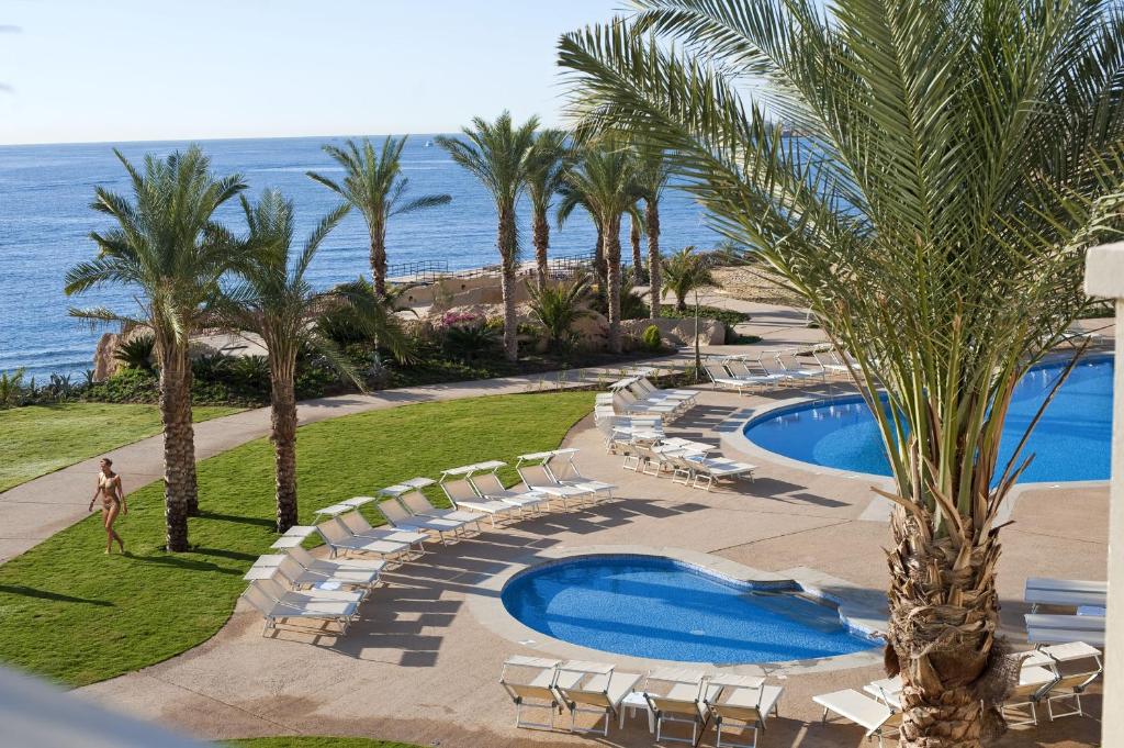 Bazén v ubytování Stella Di Mare Beach Hotel & Spa nebo v jeho okolí