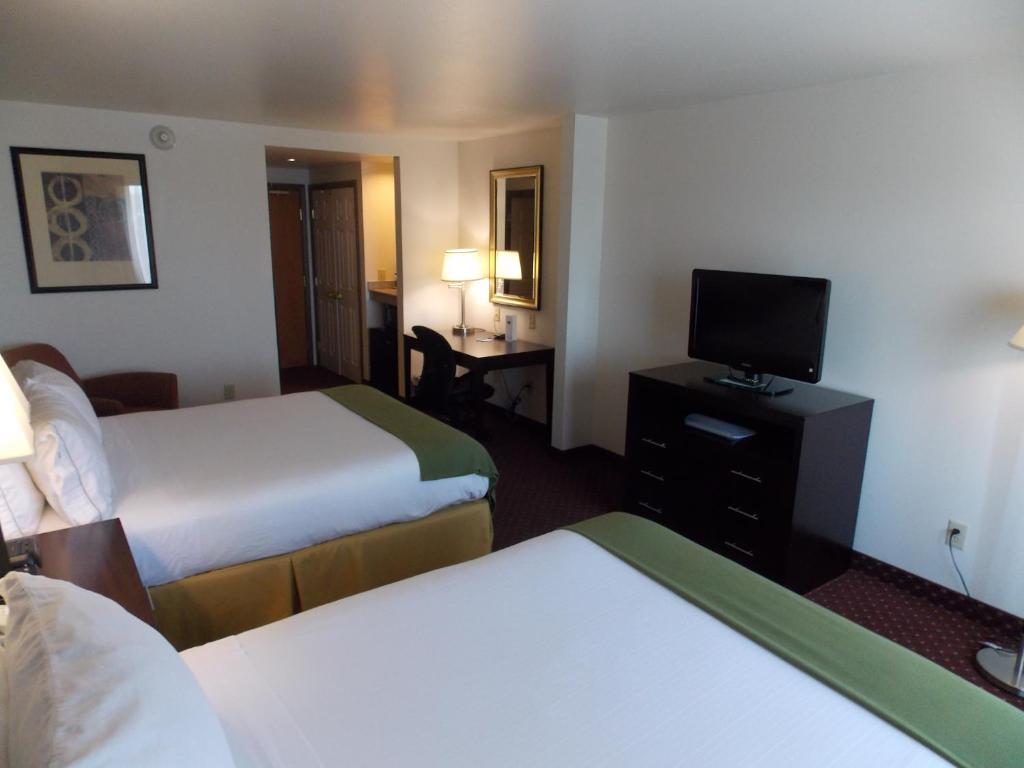 Postel nebo postele na pokoji v ubytování Holiday Inn Express Syracuse-Fairgrounds by IHG