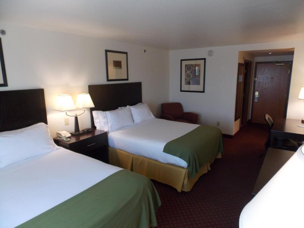 Postel nebo postele na pokoji v ubytování Holiday Inn Express Syracuse-Fairgrounds by IHG