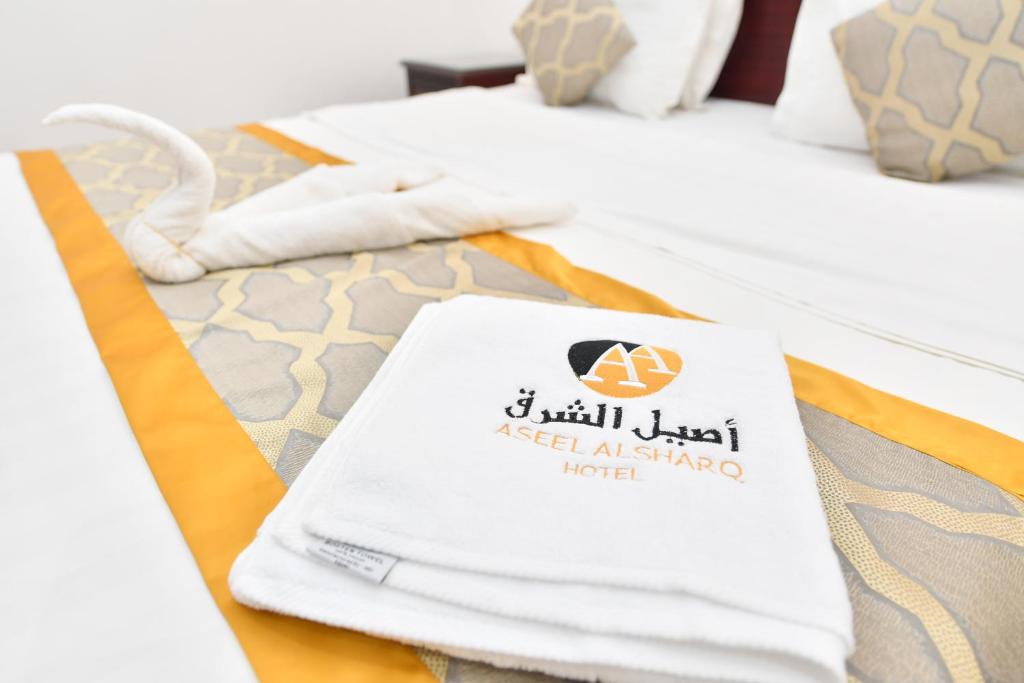 Postel nebo postele na pokoji v ubytování Aseel Alsharq Hotel
