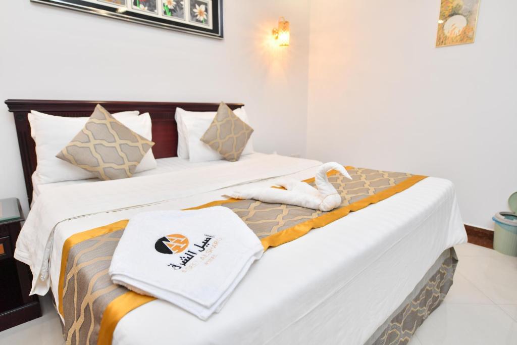Postel nebo postele na pokoji v ubytování Aseel Alsharq Hotel