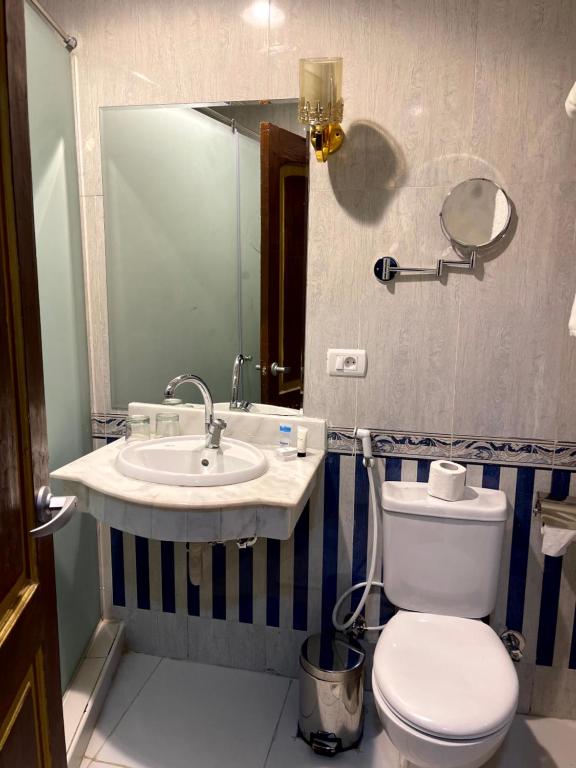 Cosmopolitan hotel - 12