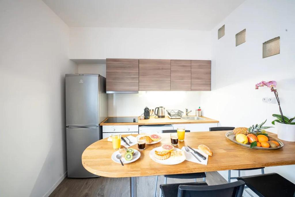 Kuchyňa alebo kuchynka v ubytovaní Appartement centre village, clim et parking gratuit