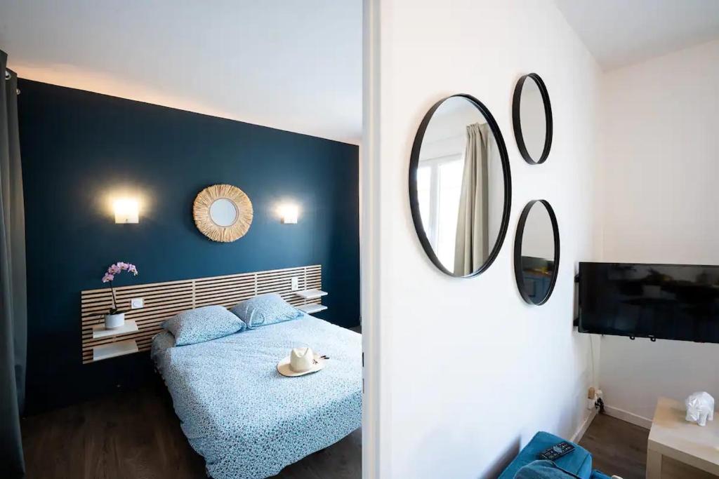 Posteľ alebo postele v izbe v ubytovaní Appartement centre village, clim et parking gratuit