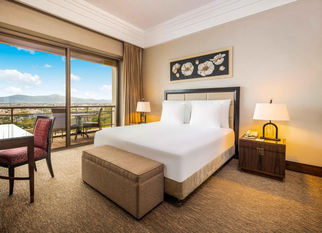 Postel nebo postele na pokoji v ubytování Hotel Çelik Palas Convention Center & Thermal SPA