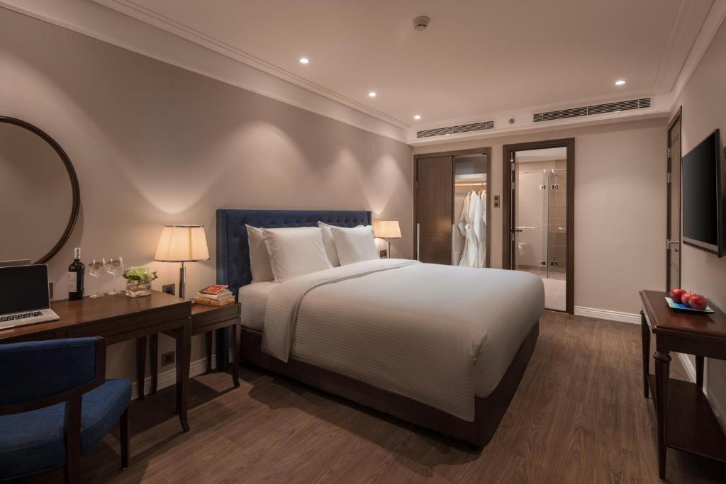 Luxury Beach Condo 5-star, Rooftop poolにあるベッド
