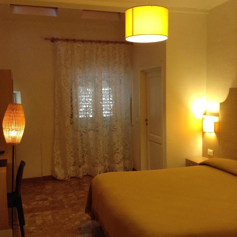 Postel nebo postele na pokoji v ubytování Albergo Giugni