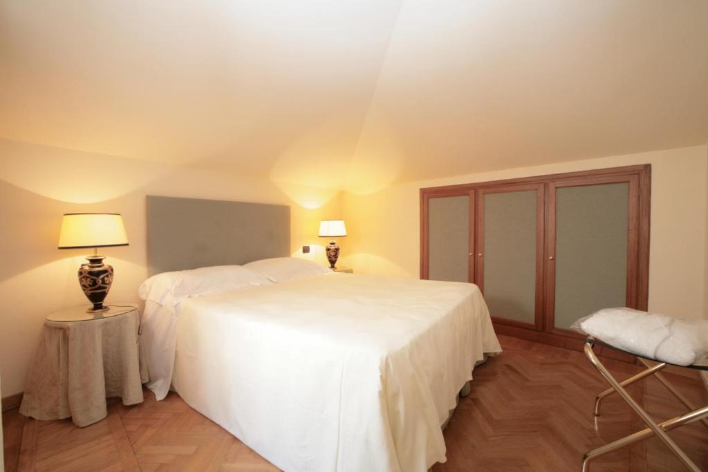 Palazzo Gamba Apartments al Duomo - Resim 25