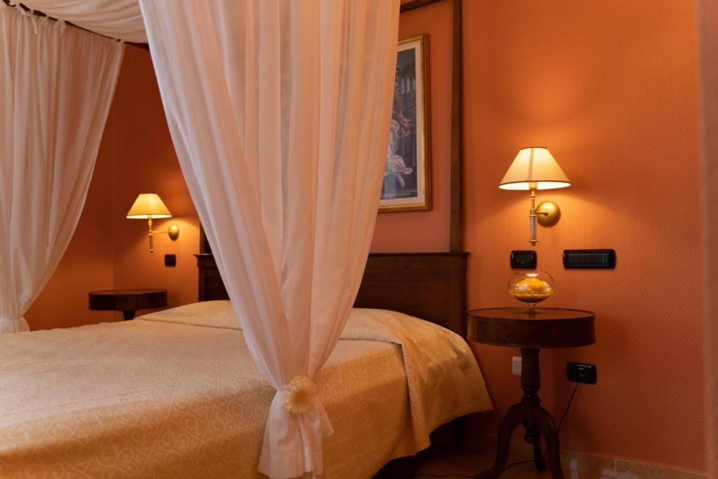 Postel nebo postele na pokoji v ubytování Hotel Ristorante Vecchia Vibo