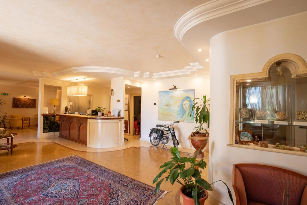 Kuchyň nebo kuchyňský kout v ubytování Hotel Ristorante Vecchia Vibo