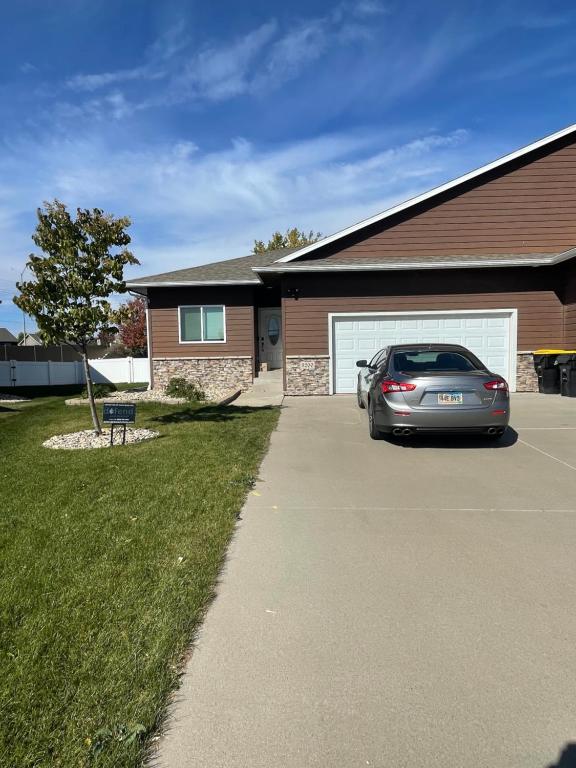 Friendly Falls Staycation - Three-Bedroom House