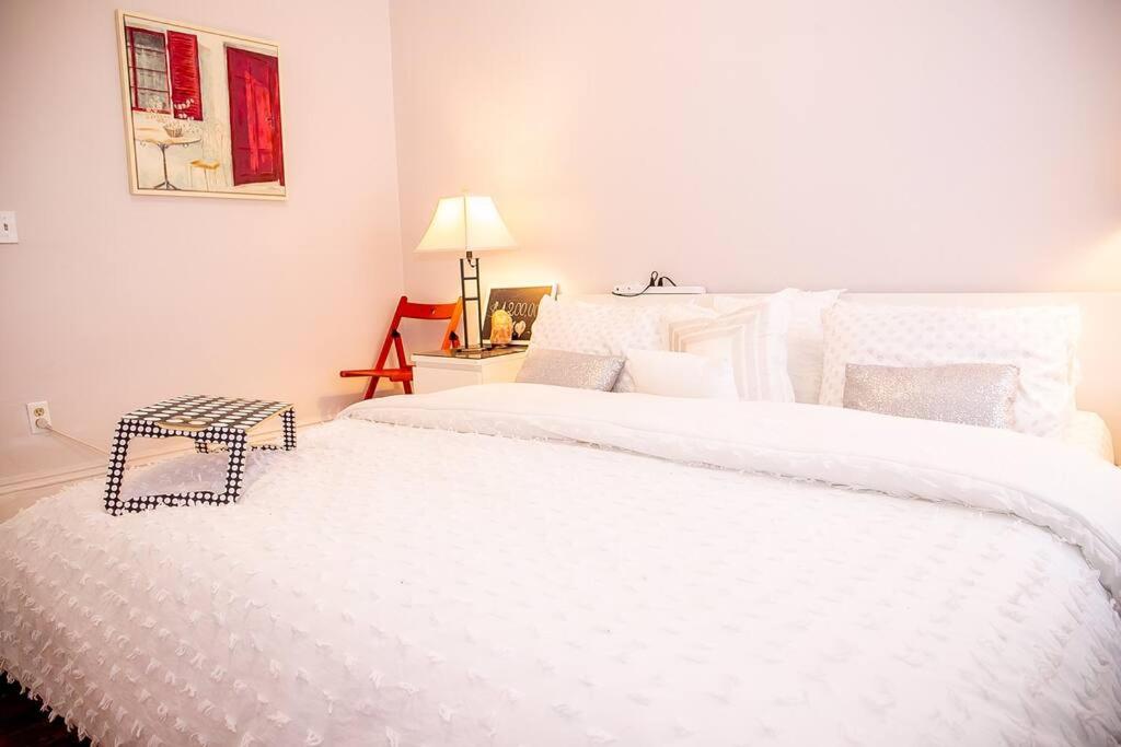 521 Smith Steet LLC - King Room