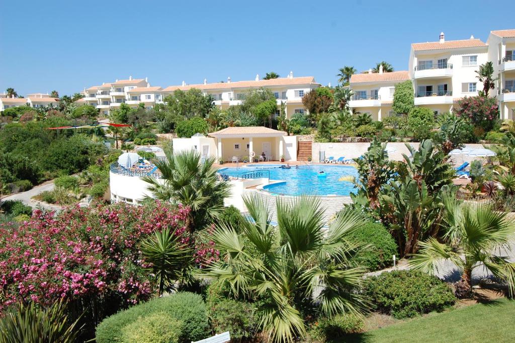 an aerial view of a resort with a swimming pool at Presa De Moura in Carvoeiro