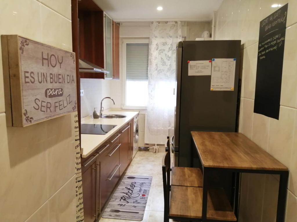 Kuchyň nebo kuchyňský kout v ubytování Piso luminoso, amplio y tranquilo en Casco Viejo