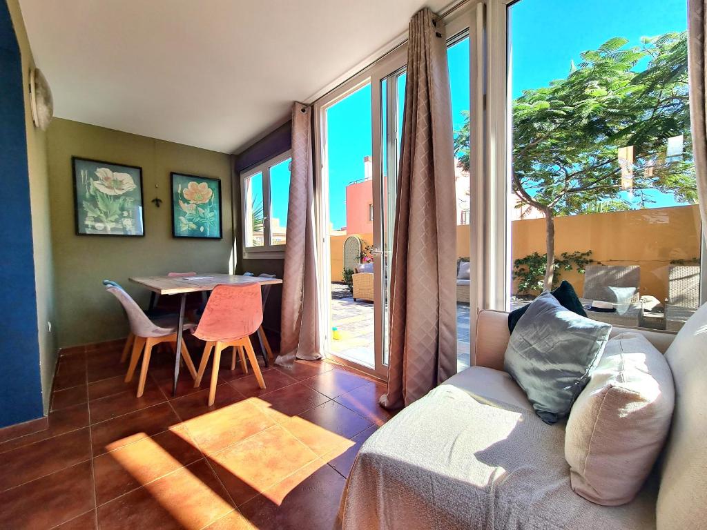 Posedenie v ubytovaní Casa Zalla 110m2, 200m2 Garden, Pool, 1Gb Wi-Fi, Private Parking