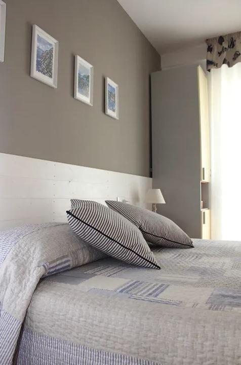 a bedroom with a bed with two pillows on it at Hotel Villa Argentina in Riomaggiore