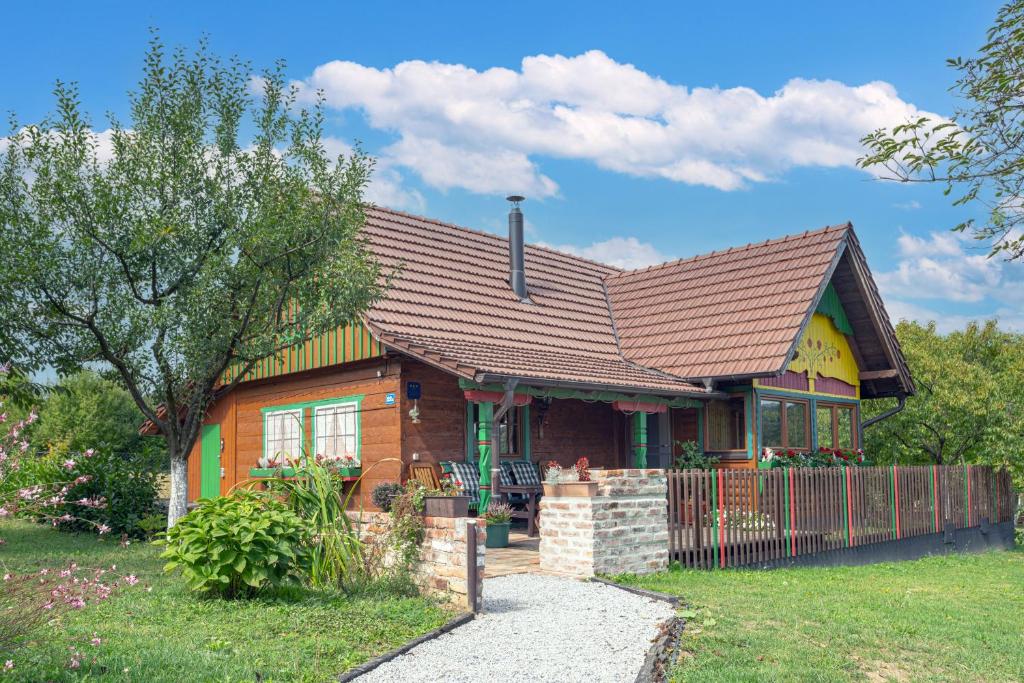 a small house with a fence in front of it at Kuća za odmor Žabina hiža in Donja Stubica