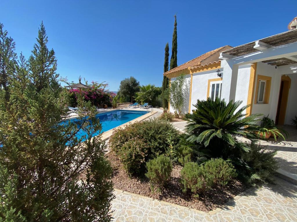 Villa con piscina y casa en Casa Mirador views near coast, en Mazarrón