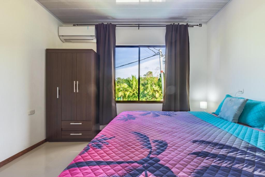 Postel nebo postele na pokoji v ubytování Villas Mapache del Caribe