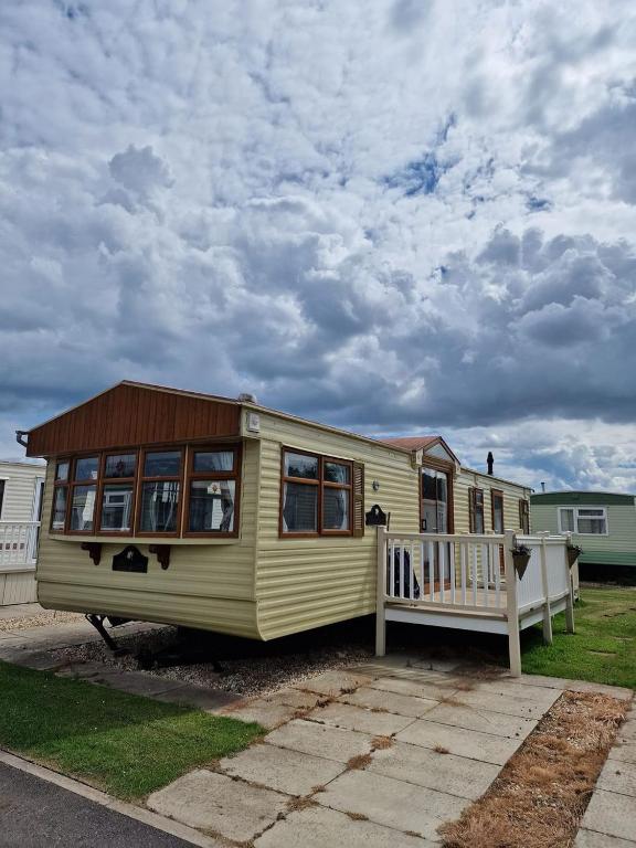 a yellow house is parked in a yard at Elegance on Highfields F28 in Lincolnshire