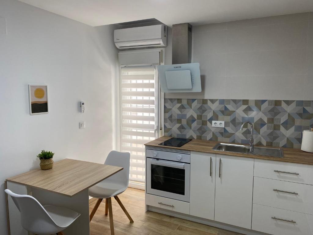 Precioso apartamento con patio/terraza Zona centro - 一居室公寓