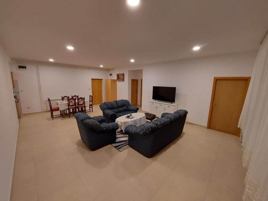Μια τηλεόραση ή/και κέντρο ψυχαγωγίας στο Apartman Pale Jahorina