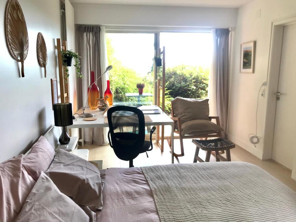 Chez Isa, espace prive, 1ou 2 chambres, terrasse et jardin, entrée autonome, sdb et mini cuisine partagées entre les 2 chambres - Chambre Double Avec Terrasse