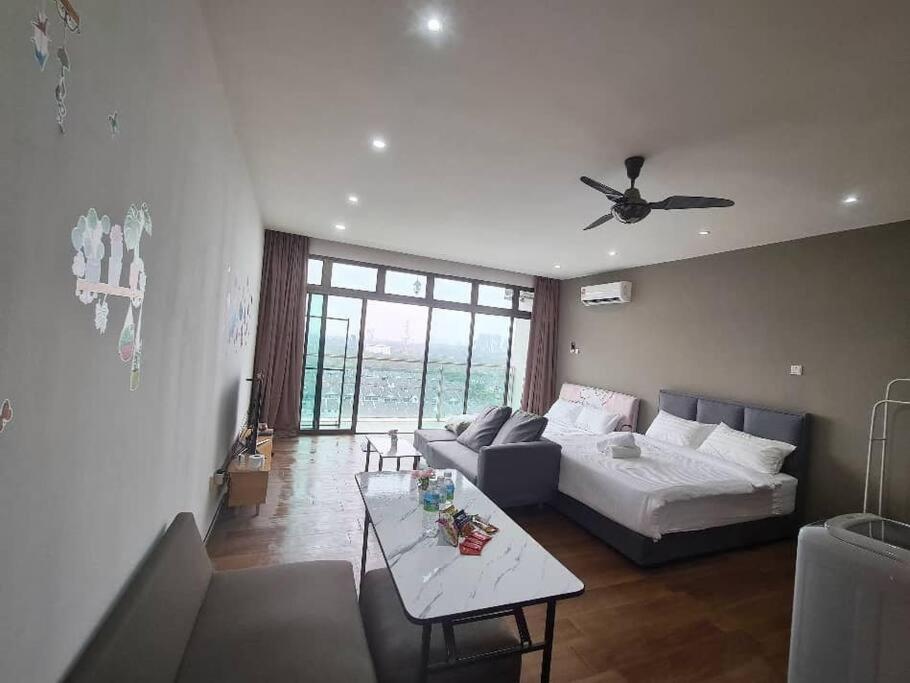 Gallery image of Studio family 4pax 2 beds balcony Palazio Mt Austin by GDRAGON HomeStay in Johor Bahru