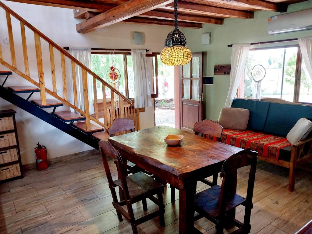 Posezení v ubytování cabaña Claro de Luz en finca Margarita