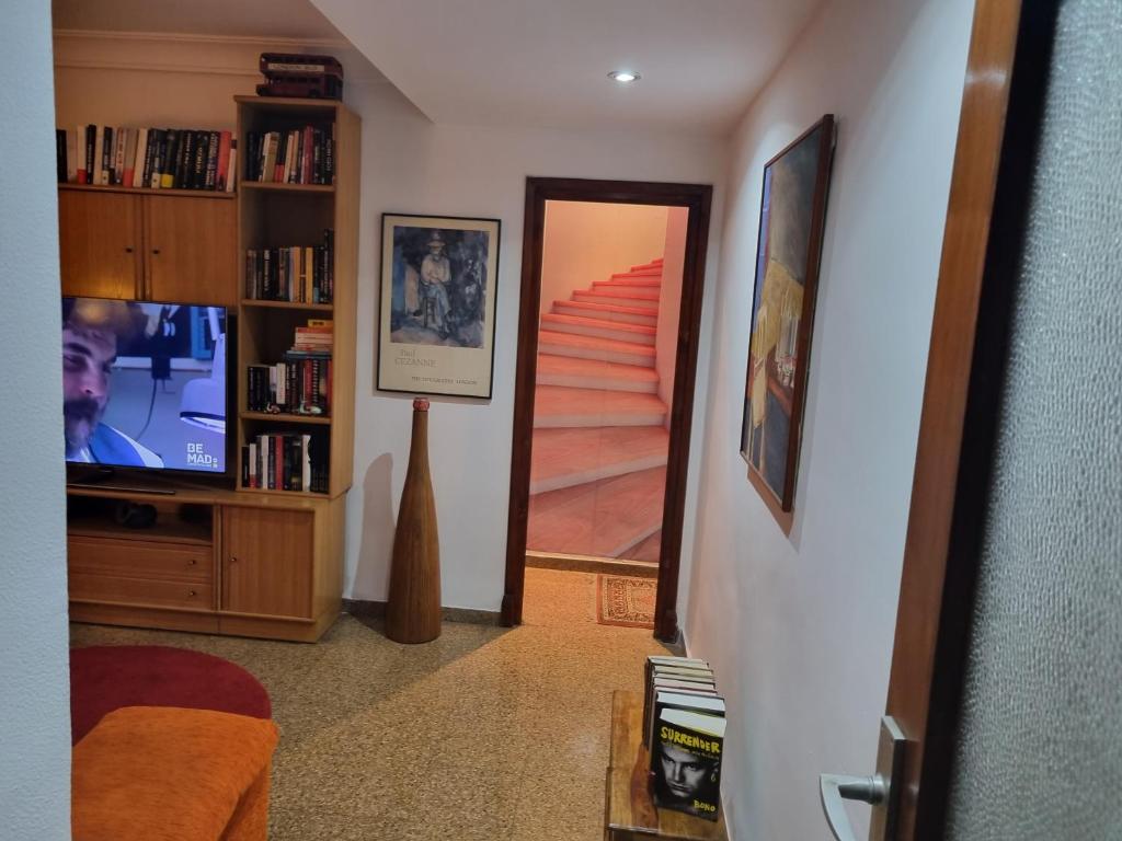 TV a/nebo společenská místnost v ubytování Private Room Valencia Center