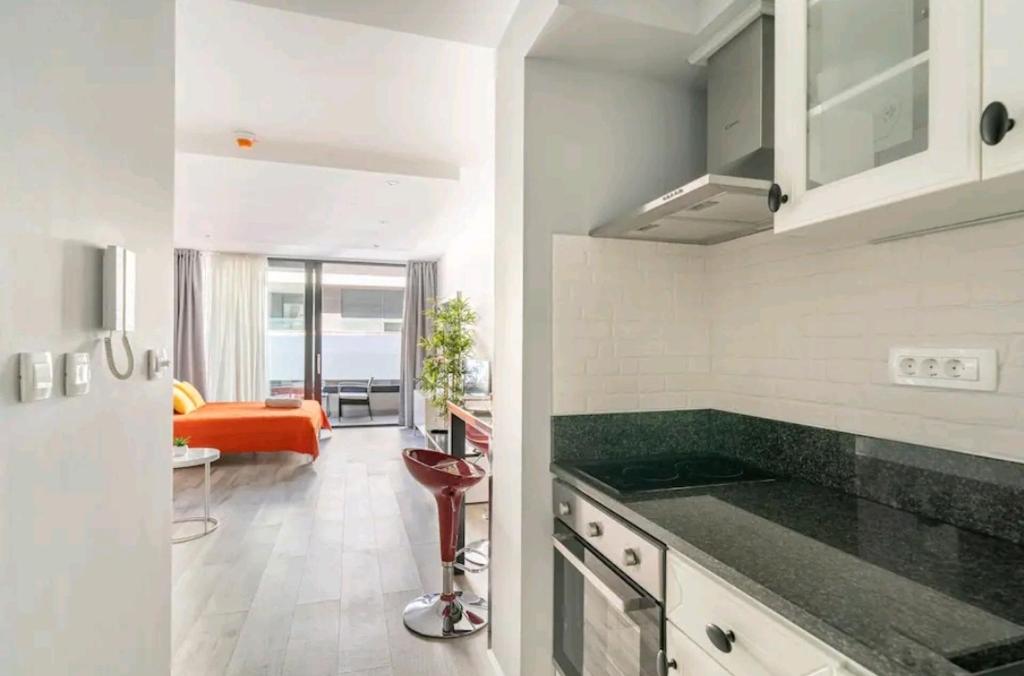 Kuchyňa alebo kuchynka v ubytovaní Gorgeous Dubrovnik sea view apartment with free parking
