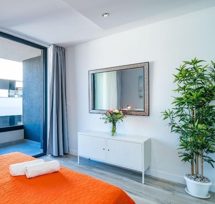 Posteľ alebo postele v izbe v ubytovaní Gorgeous Dubrovnik sea view apartment with free parking