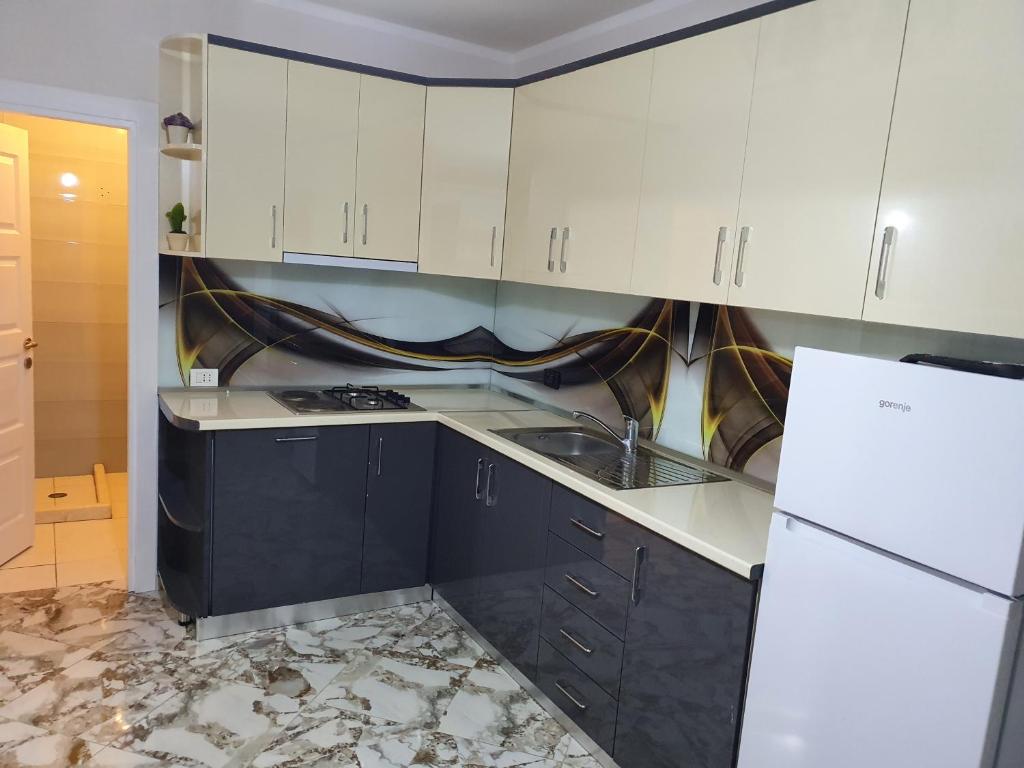 Leonard's Shengjin Apartments - Image 10