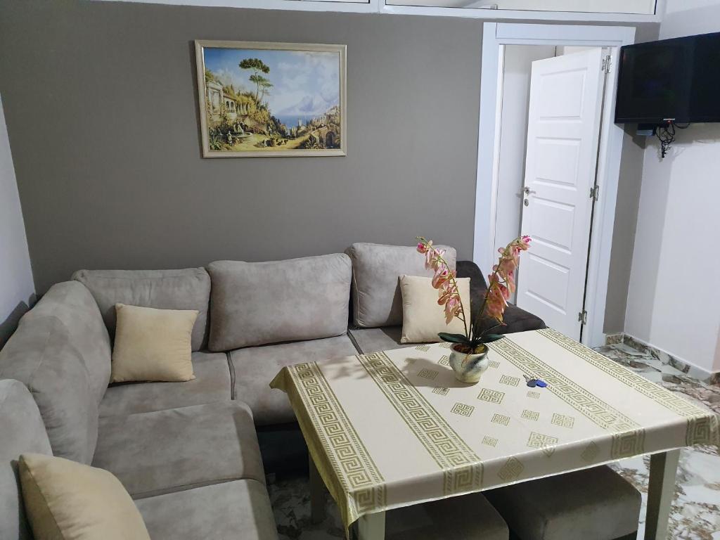 Leonard's Shengjin Apartments - Image 4