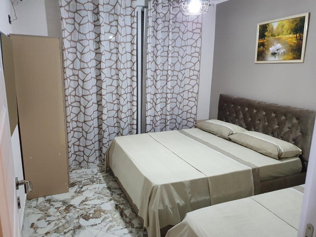 Leonard's Shengjin Apartments - Image 6