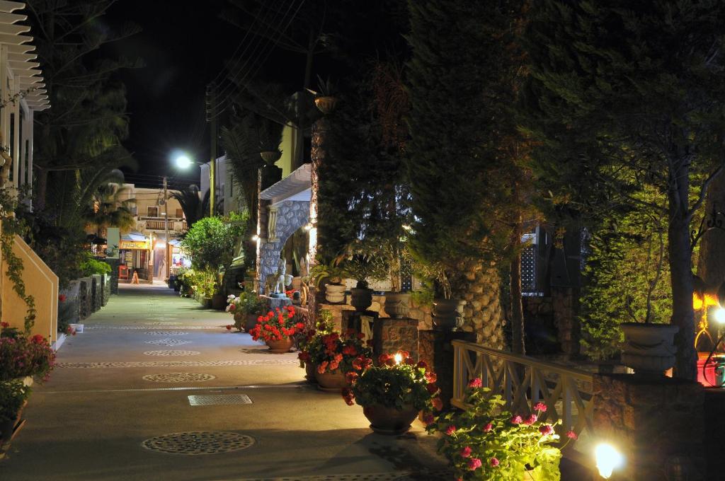 The surrounding neighborhood or a neighborhood close to a szállodákat