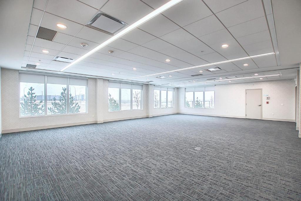 Holiday Inn Express & Suites - Calgary Airport Trail NE by IHG - Resim 45