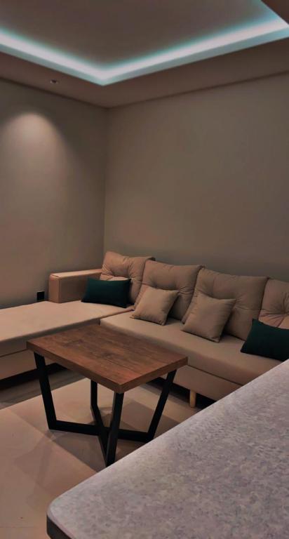 Posezení v ubytování رواق الضيافة للشقق المخدومة RWAQ Hotel