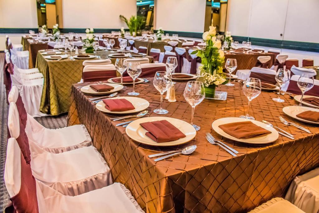 Restaurace v ubytování Hotel Guadalajara Plaza Ejecutivo