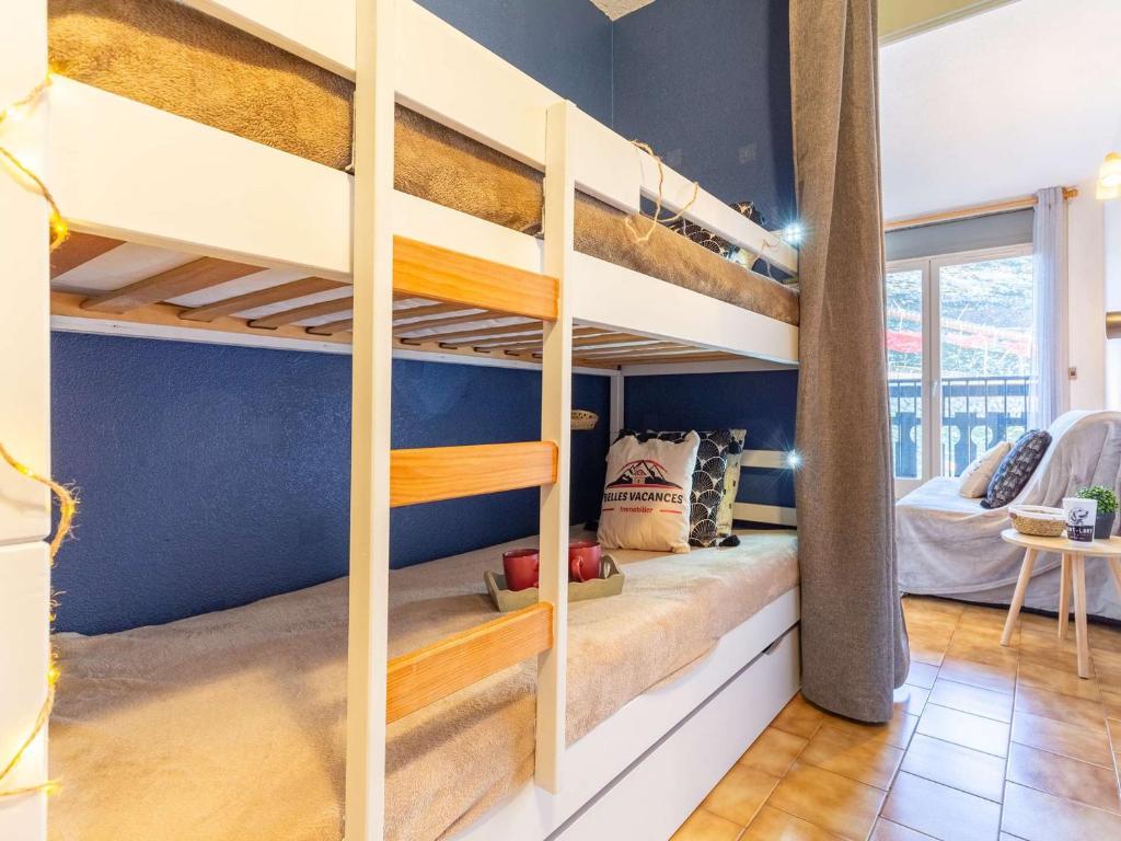 Posteľ alebo postele v izbe v ubytovaní Studio convivial au pied des pistes avec local skis et parking, animaux non acceptés - FR-1-296-450