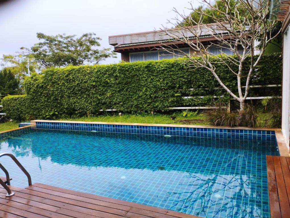 Bazén v ubytování Phuket Jungle Experience Resort nebo v jeho okolí