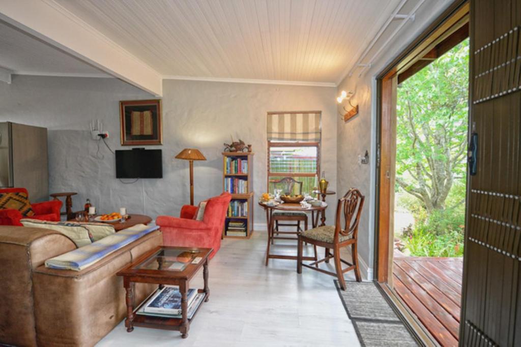 Fynbos Garden Cottage - Image 6
